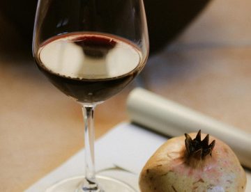 Wein Glas Buch