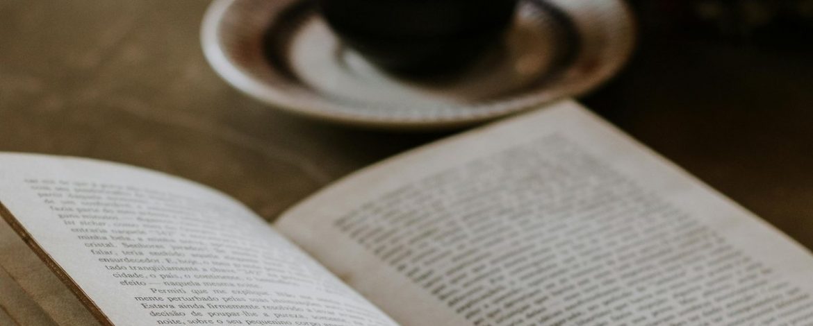 Kaffee Buch Tisch Lesen