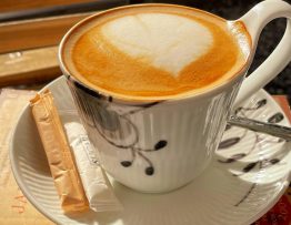 Buch Kaffee Cafe Cappuchino Löffel Zucker