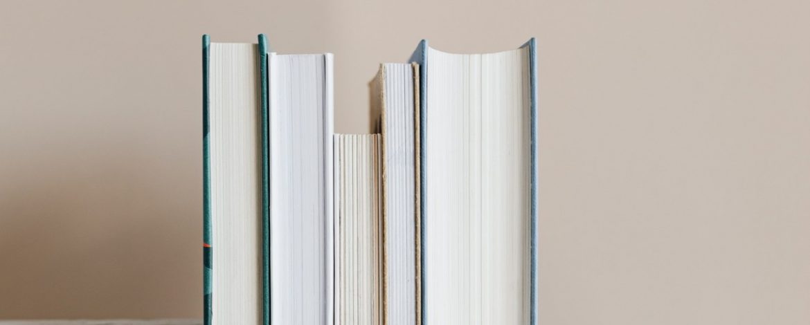 Bücher aufgestellt
