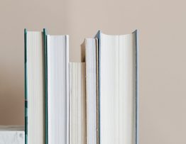 Bücher aufgestellt