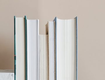 Bücher aufgestellt